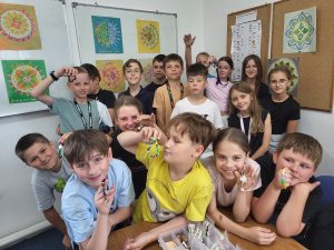 4.A předprázdninové rozlučkové korálkování