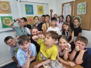 4.A předprázdninové rozlučkové korálkování