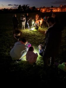 2.A si užila kouzelnou večerní drakiádu