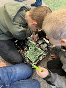 Rozeber a zjisti, jak to funguje – 4.B