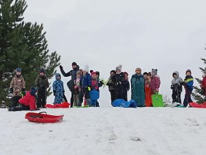 Bobování žáků 1.B, aneb když se učení přesune na kopec
