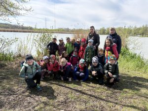 Malí detektivové z 1.B na stopě přírody v přírodní rezervaci Rezavka